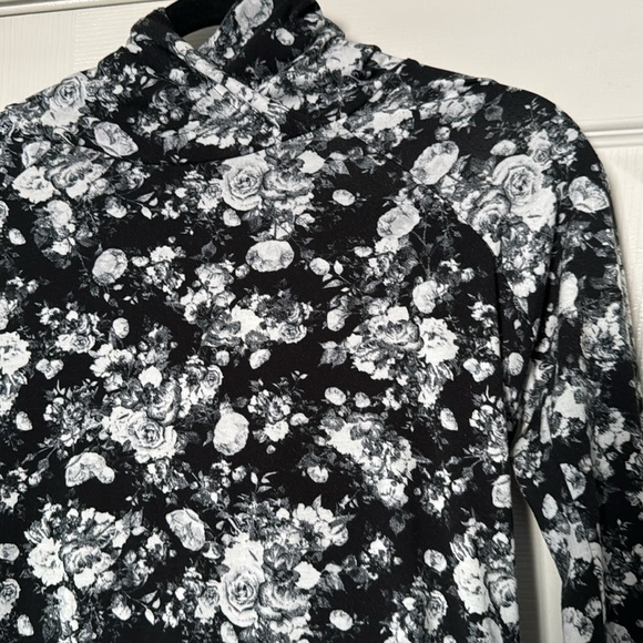 Lularoe Amber Hoodie - Picture 2 of 7